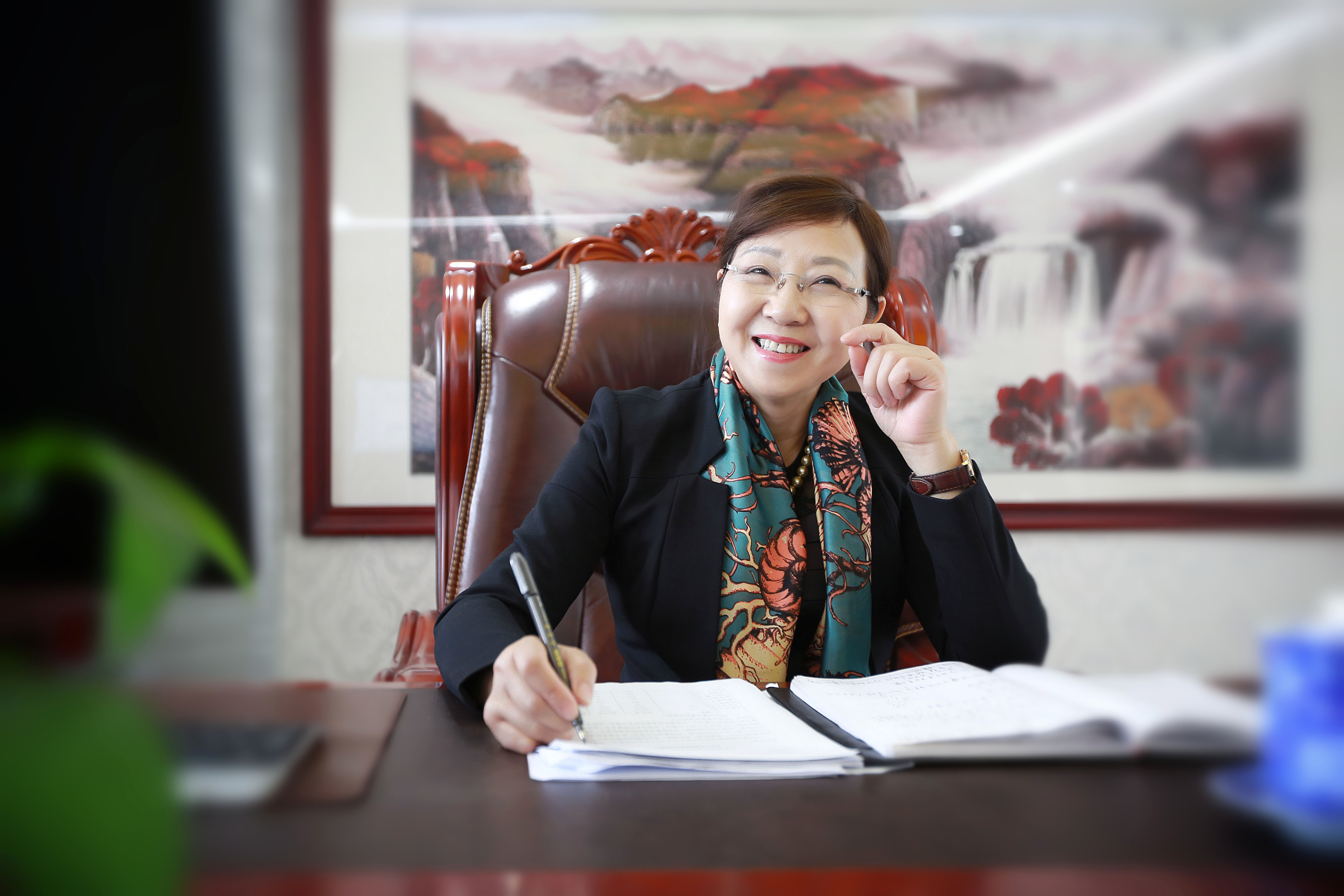 海利爾投資集團董事長唐學書 熱土之魂，時代女性的實業榮光